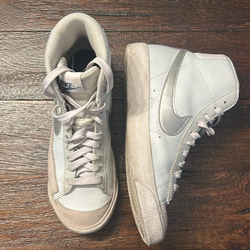Nike Blazer Mid '77 High-Top Sneakers - Picture 3 of 9